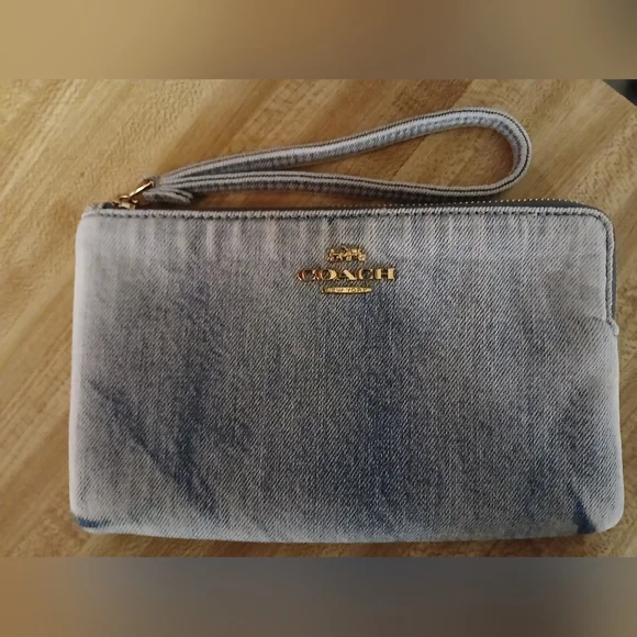 COACH NWT Washed Denim Large Wristlet - Picture 3 of 8
